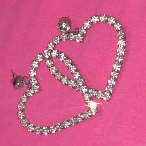 Jewelry - Y2K Heart Earrings